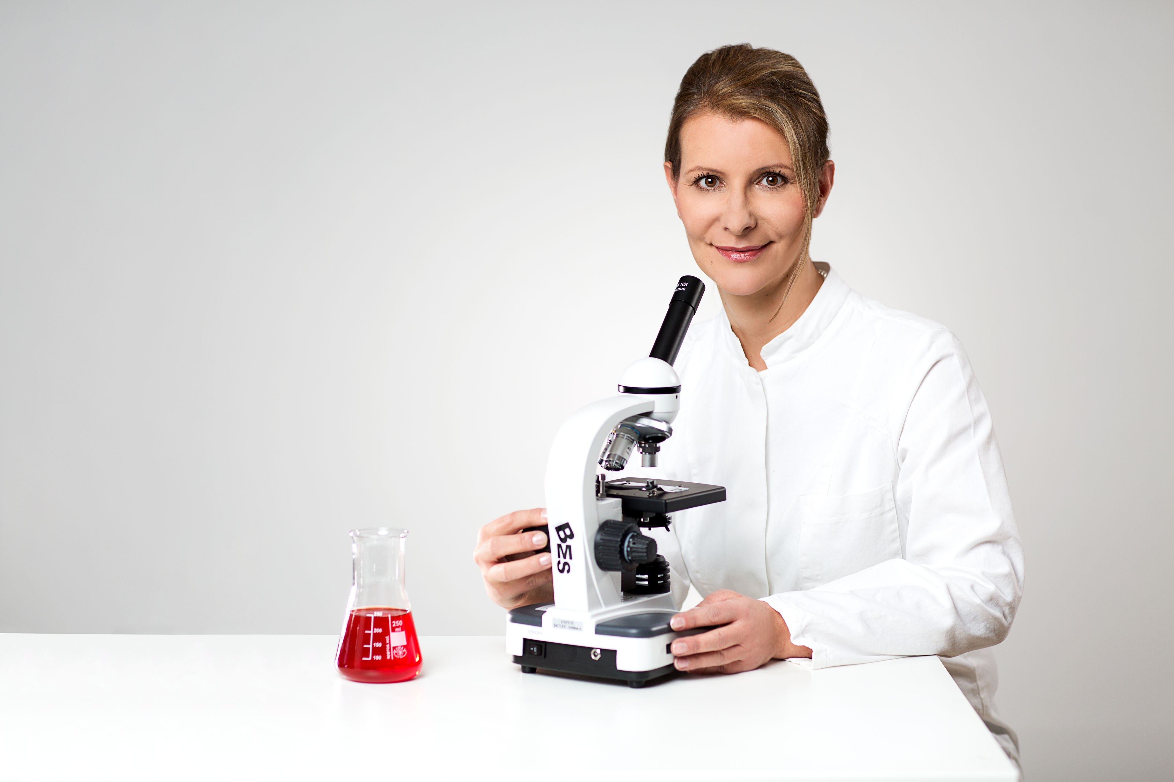 Dipl. Biologist, cosmetician, and naturopath Daniela Hambek