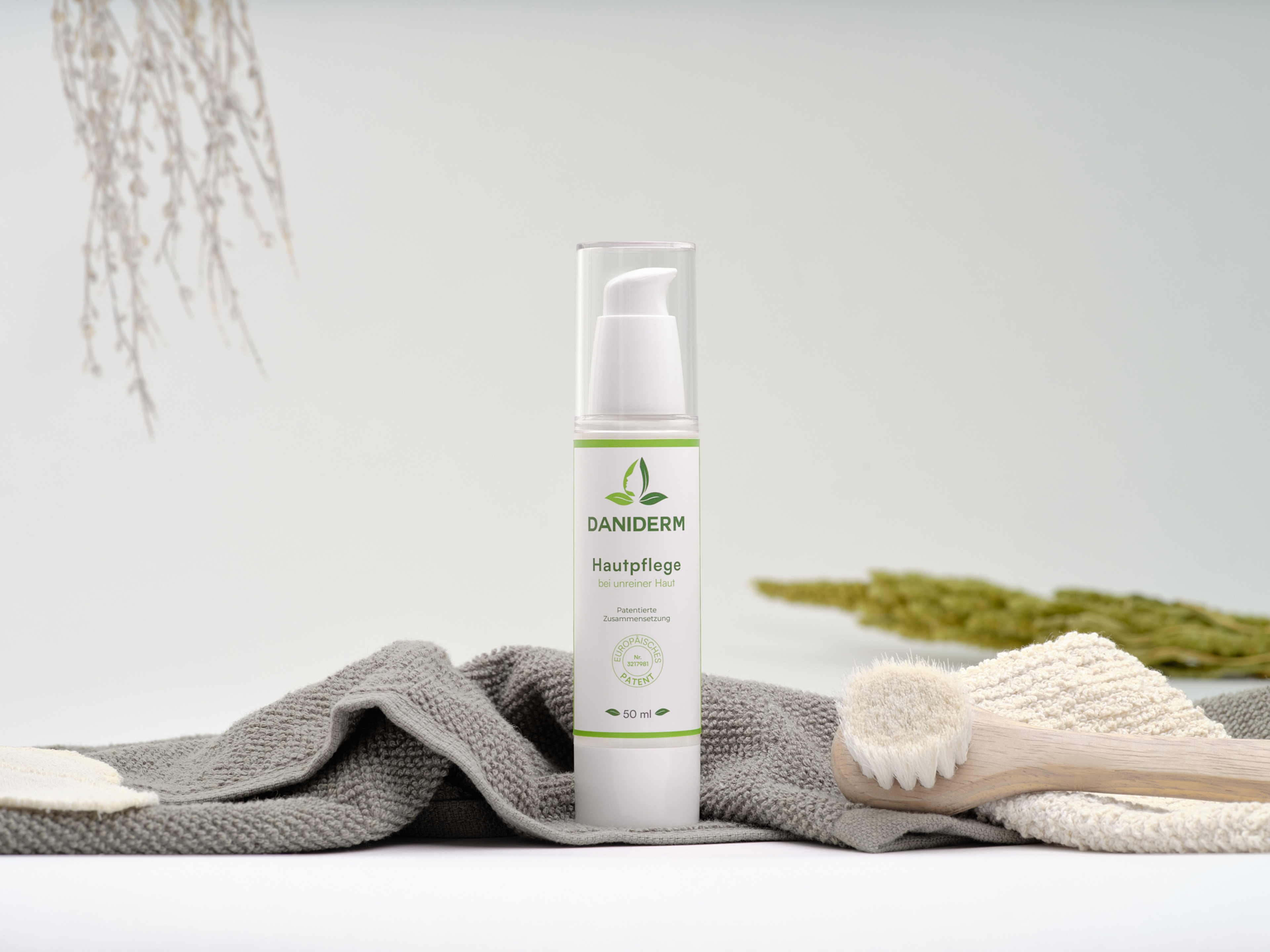 DANIDERM is easy to use on the face, neck, décolleté and back